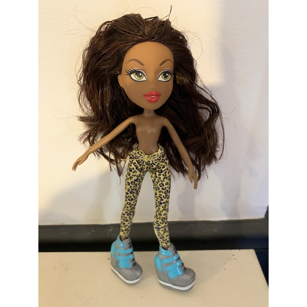 Bratz Doll Sasha Selfie Snaps 2015 MGA With Pants Shoes